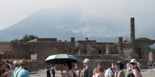 pochi secondi faSono ancora in corso le operazioni per spegnere l’incendio sulle pendici del Vesuvio