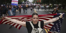 Le manifestazioni contro la grande parata militare voluta da TrumpSono state organizzate in molte città degli Stati Uniti, oggi che è anche il suo compleanno