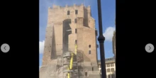 2 minuti faÈ crollata una parte della Torre dei Conti, in centro a RomaSi trova vicino a via dei Fori Imperiali ed era in ristrutturazione: un operaio è rimasto ferito