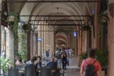 4 minuti faEntro il 2028 tutti i negozi e i locali di Bologna dovranno diventare accessibiliQuindi eliminare scale all'ingresso, porte troppo strette e altri ostacoli: lo impone una misura comunale molto ambiziosa