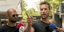 La procura d’Inghilterra e del Galles ha incriminato Andrew e Tristan Tate per 21 capi d’accusa