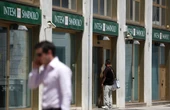 5 ore faCosa cambiano per noi comuni mortali tutte queste acquisizioni tra bancheCome clienti, ci deve importare se Intesa Sanpaolo compra MPS? Ci sono conseguenze sul costo di mutui e conti correnti?