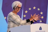 4 minuti faLa Banca Centrale Europea ha alzato i tassi di interesse per la prima volta da quasi tre anniPer combattere l'aumento dei prezzi innescato dalla guerra in Medio Oriente