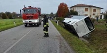 1 minuto faUno scuolabus si è scontrato contro un’auto in provincia di Treviso: cinque ragazzi sono feriti e l’automobilista è morto