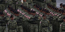 1 minuto faIn Indonesia l’esercito si sta riprendendo spazio e potereSostenuto dalle politiche del presidente Prabowo Subianto: i critici ritengono sia un pericoloso ritorno al passato