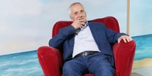 pochi secondi faCome Marco Bellocchio è diventato un regista “mainstream”Ma mai commerciale e rimanendo coerente con i suoi primi film: a Venezia ha presentato la serie tv Portobello, sul caso Enzo Tortora