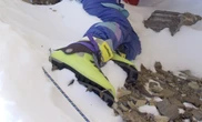 pochi secondi faGli scarponi più famosi sull’EverestDa trent'anni "Green Boots", cioè il corpo che li indossa, è un punto di riferimento per chi prova a raggiungere la cima, ma la sua identità resta un mistero
