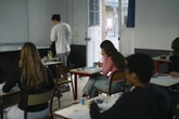 1 minuto faTutti i maturandi francesi devono rispondere a domande esistenzialiPerché devono cimentarsi con la prova di filosofia, che quest'anno chiedeva: «Possiamo essere felici quando gli altri non lo sono?»