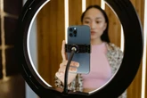 1 minuto faCome sta andando quella storia del registro degli influencerDovrebbe servire a equiparare i canali social più seguiti ai media tradizionali, ma ci sono ancora vari dubbi su chi deve rientrarci