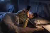2 minuti faProbabilmente non sono gli schermi a rovinarci il sonnoPer anni abbiamo attribuito grandi colpe alla “luce blu”, ma un'indagine di BBC ha scoperto che le prove scientifiche sono traballanti