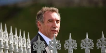 Lo scandalo degli abusi sessuali su minori che sta mettendo nei guai François BayrouIl primo ministro francese è accusato di avere insabbiato la storia, risalente a quando era ministro dell'Istruzione