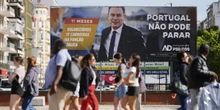 È probabile che in Portogallo finisca come l’ultima voltaSi vota per rinnovare il parlamento, che secondo i sondaggi sarà frammentato come prima: il centrodestra è favorito, ma poi si dovrà fare il governo