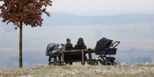 I figli di coppie di donne restano figli di entrambe anche se le madri si separano e litiganoLo ha stabilito la Corte di Cassazione, autorizzando definitivamente l'adozione di un bambino da parte della sua madre non biologica