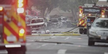 Un piccolo aereo è precipitato su un quartiere di San Diego, negli Stati Uniti, dando fuoco a diverse case