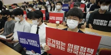 pochi secondi faDopo un anno, gli studenti di medicina in Corea del Sud hanno smesso di protestare contro l’aumento dei posti nelle università