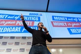 3 minuti faUn candidato molto di sinistra ci sta provando in MichiganLa candidatura di Abdul el-Sayed alle primarie per il Senato è un’altra sfida all’establishment dei Democratici, questa volta in un seggio difficile