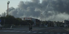 1 minuto faLa Russia ha attaccato con droni e missili alcuni quartieri residenziali di Kiev, uccidendo almeno due persone
