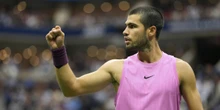 pochi secondi faAlcaraz ha battuto Sinner e ha vinto gli US OpenE così lo ha superato al primo posto della classifica mondiale, dopo una partita eccezionale