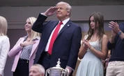 1 minuto faTrump e le altre celebrità andate a vedere Sinner-AlcarazLa presenza del presidente statunitense ha creato problemi all'ingresso, per aumentate misure di sicurezza