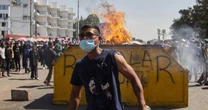 2 minuti faIl governo del Madagascar ha detto che è in corso un colpo di stato dopo che un’unità dell’esercito si è unita ai manifestanti
