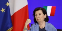 1 minuto faLe criticate parole della ministra Roccella sui viaggi d’istruzione ad AuschwitzHa detto che le «gite» sarebbero servite a dire che l'antisemitismo è solo una questione fascista