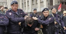 4 minuti faLa nuova legge russa che criminalizza le ricerche onlineDi contenuti considerati "estremisti", come quelli legati ad Alexei Navalny: è l'ennesima restrizione delle libertà voluta dal governo autoritario di Putin