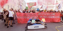 pochi secondi faI “redditi di cittadinanza” regionali ci sono già e sono un gran caosLi hanno introdotti sia giunte di destra che di sinistra, ma ognuna fa a modo suo, e ora sono il tema più discusso in campagna elettorale