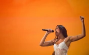 pochi secondi faOra a Dua Lipa l’energia non mancaQualche anno sui social fa passava per svogliata e rigida, ora che ha 30 anni è una delle popstar più rispettate e popolari al mondo