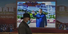 2 minuti faLa visita di Xi Jinping in Tibet, per ricordare chi comandaÈ la seconda da quando è presidente della Cina, e avviene in un momento in cui si parla molto dell'autonomia religiosa della regione