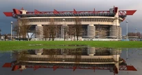 pochi secondi faCose da ricordare passate da San SiroStoria e storie dello stadio che presto potrebbe essere demolito, come la volta in cui fu illuminato da giornali che bruciavano