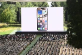 3 minuti faPerché il nuovo Siri di Apple non sarà disponibile nell’Unione europeaL'azienda e le istituzioni stanno litigando su quanto l'atteso aggiornamento basato sull'intelligenza artificiale rispetti le leggi sulla concorrenza