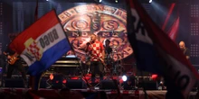 4 minuti faMezzo milione di persone al concerto di un cantante ultranazionalistaMarko Perković Thompson ha un passato da soldato e scrive testi che riprendono slogan fascisti: stasera a Zagabria, in Croazia, suonerà in uno dei concerti più grandi di sempre