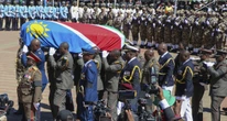 pochi secondi faIn Namibia non si faranno funerali di stato per quasi un anno perché costano troppo