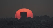 2 minuti faC’è un’altra proposta di cessate il fuoco a GazaA cui Hamas ha appena dato risposta positiva e che prevede una tregua di 60 giorni: ma è ancora tutto molto molto incerto