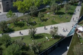 3 minuti faVerso città meno asfaltateDi depavimentazione o "depaving" si parla da tempo in Italia e ora Genova ha introdotto per prima anche incentivi per i privati