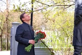 2 minuti faIl governatore russo che si ispira a Stalin e a Ivan il TerribileGeorgy Filimonov ha vietato l'alcool e l'aborto, gira con la giacca di Stalin e dispensa richiami alla repressione del primo zar di Russia
