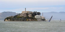 Trump ha detto che vuole riaprire AlcatrazMa non è una proposta seria: la celebre prigione, chiusa dal 1963, è oggi un museo e andrebbe abbattuta e ricostruita