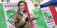Tutto quello che c’è da sapere sui referendum dell’8 e 9 giugnoUna guida rapida e chiara per capire il senso dei quesiti su cittadinanza e lavoro di cui si parlerà per il prossimo mese