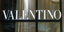 Una società del marchio di moda Valentino sarà messa in amministrazione giudiziaria per aver agevolato il caporalato