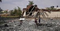 Almeno 85 persone sono state uccise nel terzo giorno di estesi bombardamenti israeliani sulla Striscia di Gaza