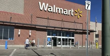 Walmart ha detto che sarà costretta ad alzare i prezzi dei prodotti che rivende a causa dei dazi sulle importazioni di Trump