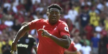 Il calciatore del Nottingham Forest Taiwo Awoniyi è stato svegliato dal coma farmacologico che gli era stato indotto per un grave infortunio