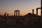 4 minuti faCom’è oggi PalmiraLa città siriana famosa per le sue rovine romane è ancora distrutta dai tempi della guerra, come raccontano le foto di Gabriele Micalizzi