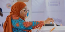1 minuto faLa presidente autoritaria della Tanzania, Samia Suhulu Hassan, ha vinto le elezioni con il 98 per cento dei voti