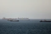 4 ore faUna petroliera è stata colpita mentre passava dallo stretto di Hormuz: c’è stato un incendio a bordo