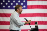 5 ore faIl candidato Democratico del Maine al Senato è stato accusato di violenza sessualeÈ l’ultimo e più grave scandalo in cui è coinvolto Graham Platner, che è molto popolare e molto di sinistra