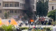 1 ora fa18 persone sono state ferite in due esplosioni a Damasco vicino all’albergo del presidente francese Emmanuel Macron, che è in visita in Siria