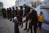 5 minuti faCosa significa il ritiro di Hamas dal governo di GazaSembra una mossa per sbloccare lo stallo delle trattative per il futuro della Striscia, ma nel breve periodo non cambierà molto