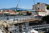 3 minuti faChe lavori stanno facendo al ponte al Pino a FirenzeÈ il cavalcavia di fine Ottocento che “ha spaccato l'Italia” in due, come si dice in questi giorni di disagi per i trasporti