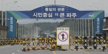 1 minuto faUn uomo ha attraversato il confine militarizzato fra Corea del Nord e Corea del Sud ed è in custodia dell’esercito sudcoreano